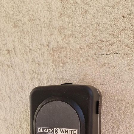 Black&White Guest House Иглесиас Екстериор снимка