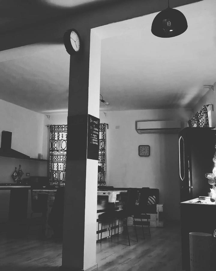 Black&White Guest House Иглесиас Екстериор снимка