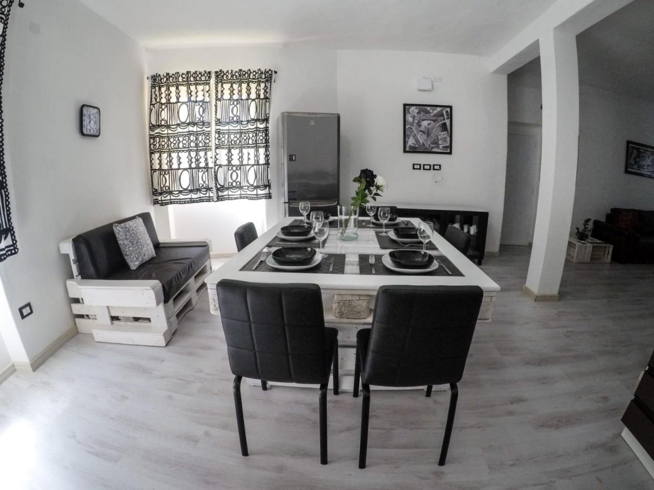 Black&White Guest House Иглесиас Екстериор снимка